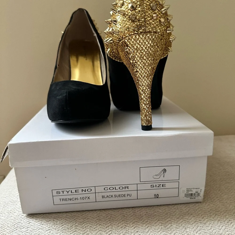 Elegant Black and Gold Studded Heels - Picture 2 of 6